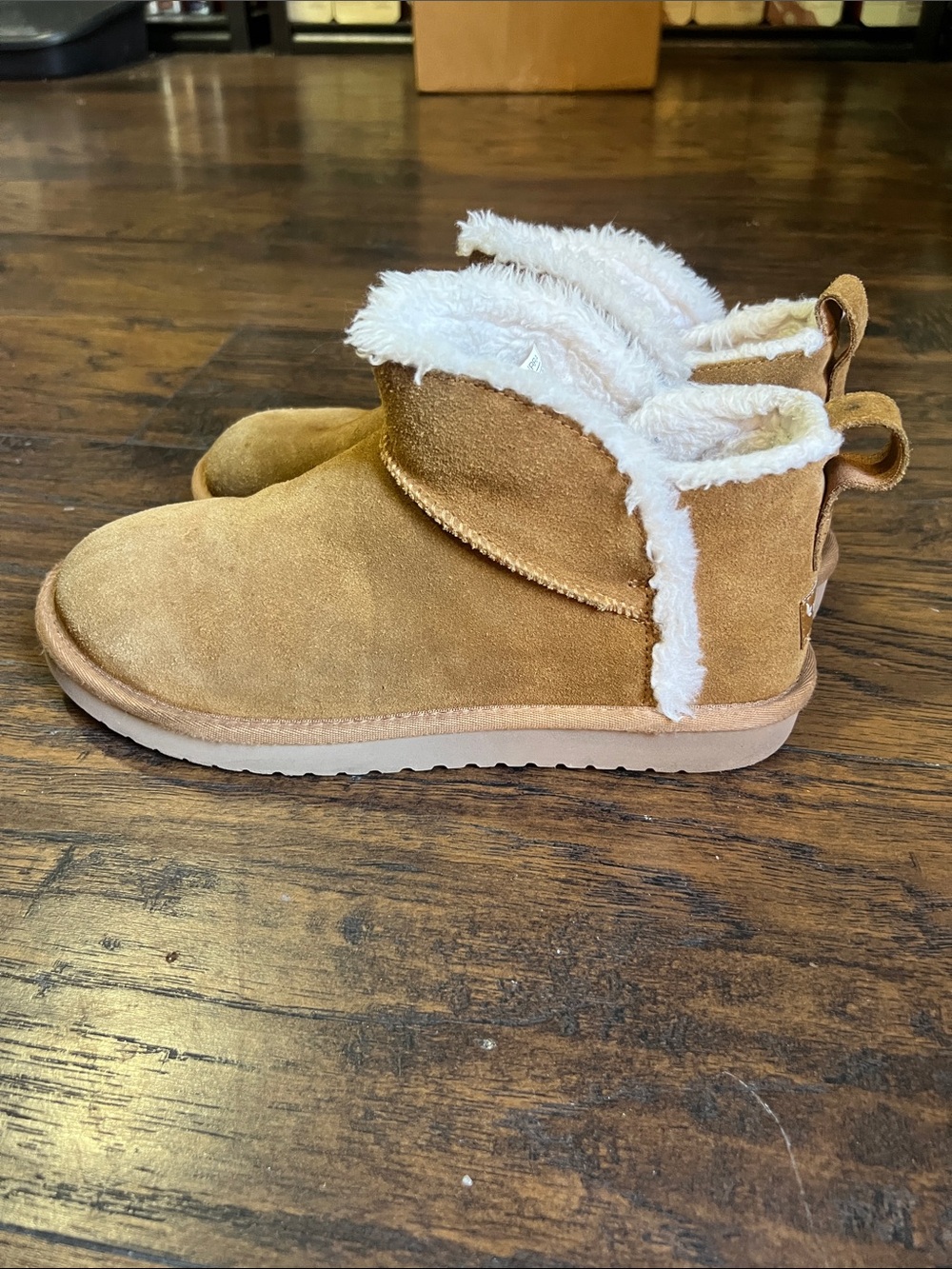 Koolaburra by UGG Koolaburra Ultra Mini Fur boot size 9